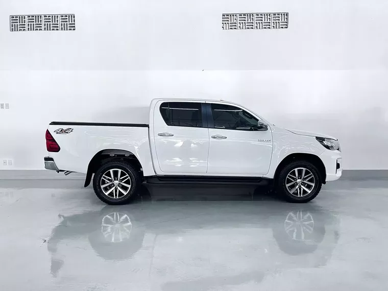 Toyota Hilux Branco 1