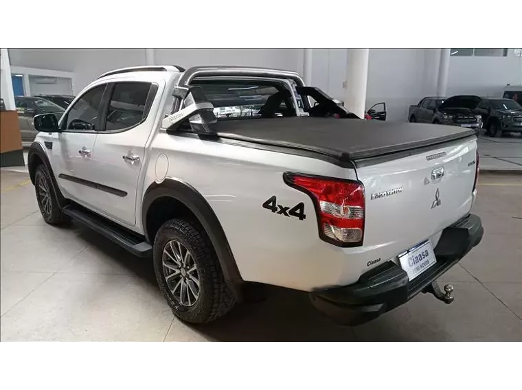 Mitsubishi L200 Triton Branco 10