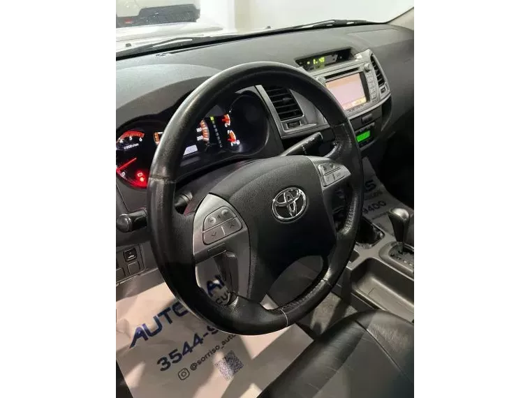 Toyota Hilux Prata 5