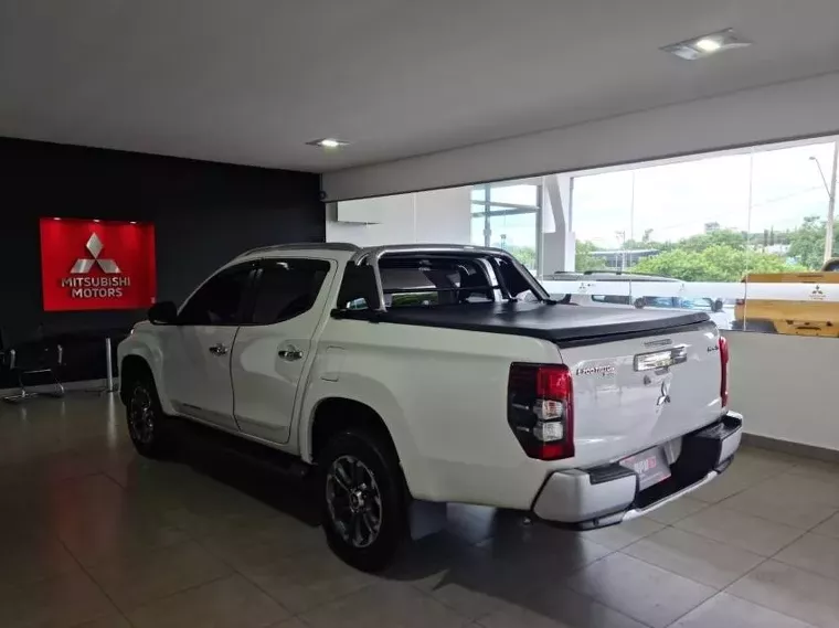 Mitsubishi L200 Triton Branco 10