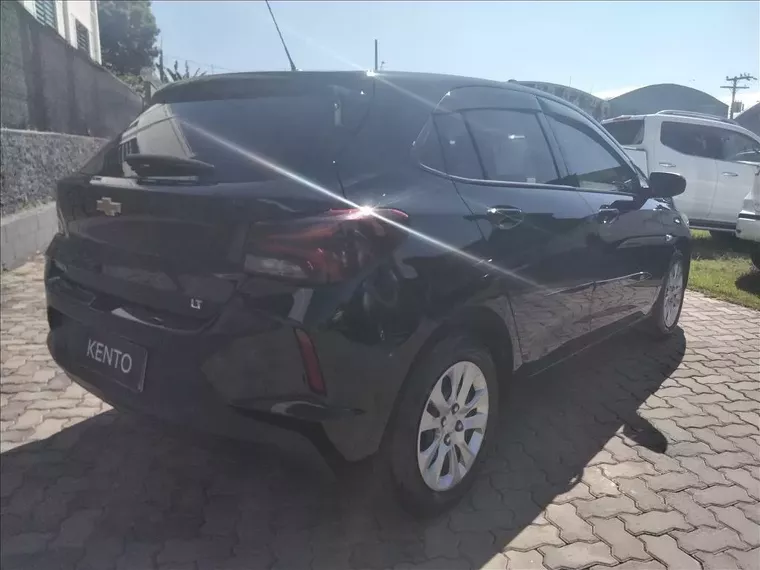 Chevrolet Onix Preto 6