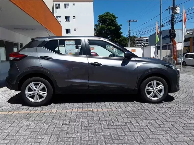 Nissan Kicks Cinza 10