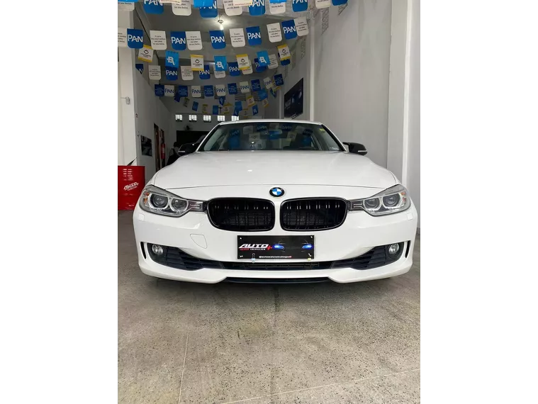 BMW 320i Branco 4