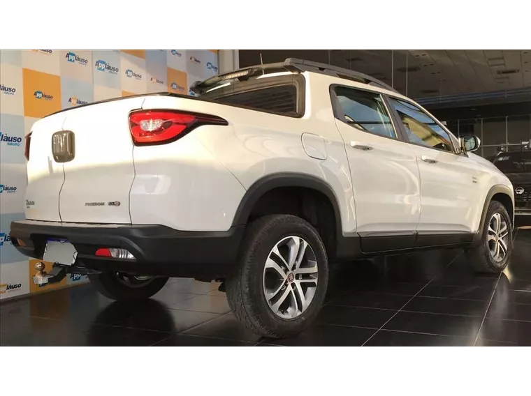 Fiat Toro Branco 2