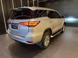 Toyota Hilux SW4