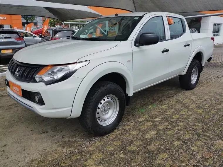 Mitsubishi L200 Triton Branco 16