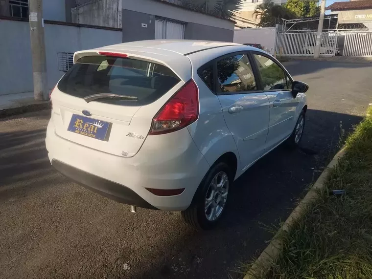 Ford Fiesta Branco 4