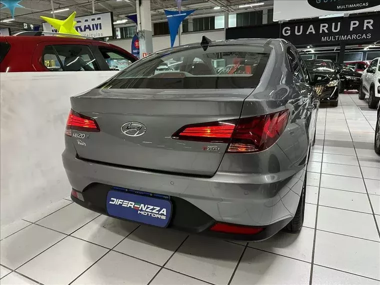 Hyundai HB20S Prata 16