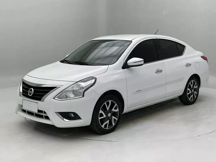 Nissan Versa Branco 3