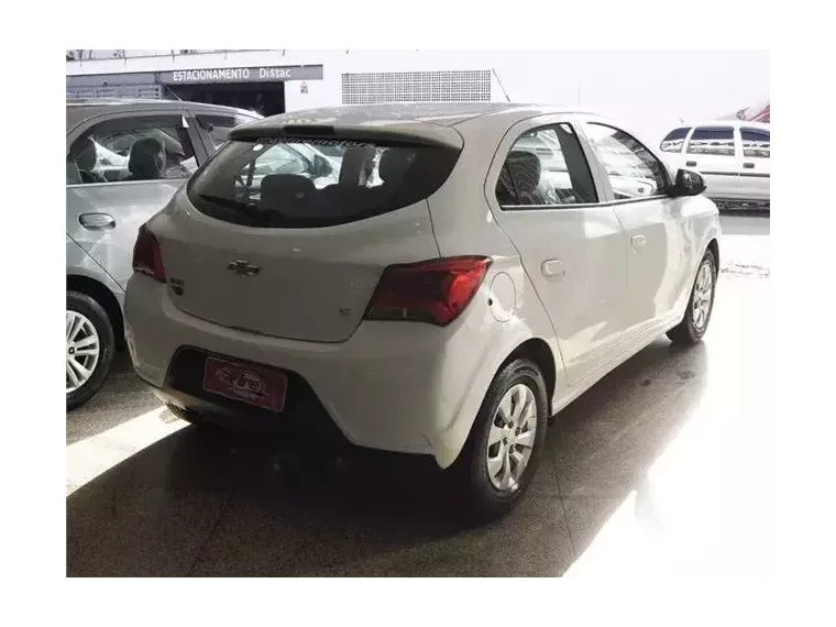 Chevrolet Onix Branco 2