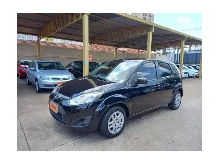 Ford Fiesta Preto 4