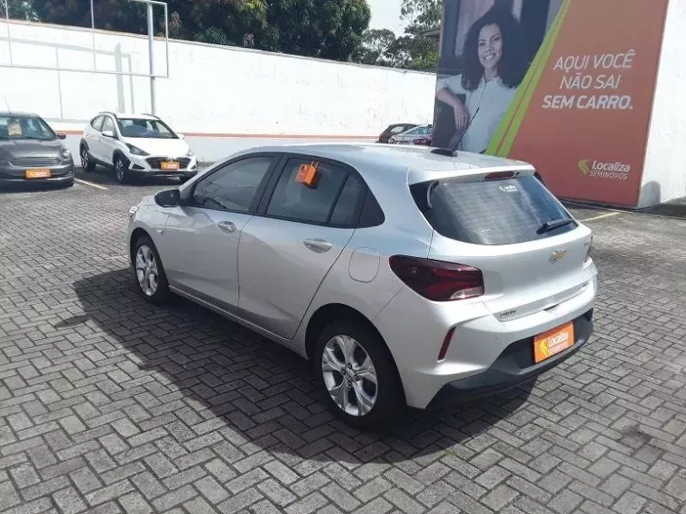 Chevrolet Onix Prata 8