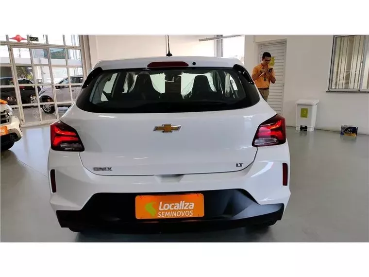 Chevrolet Onix Branco 2