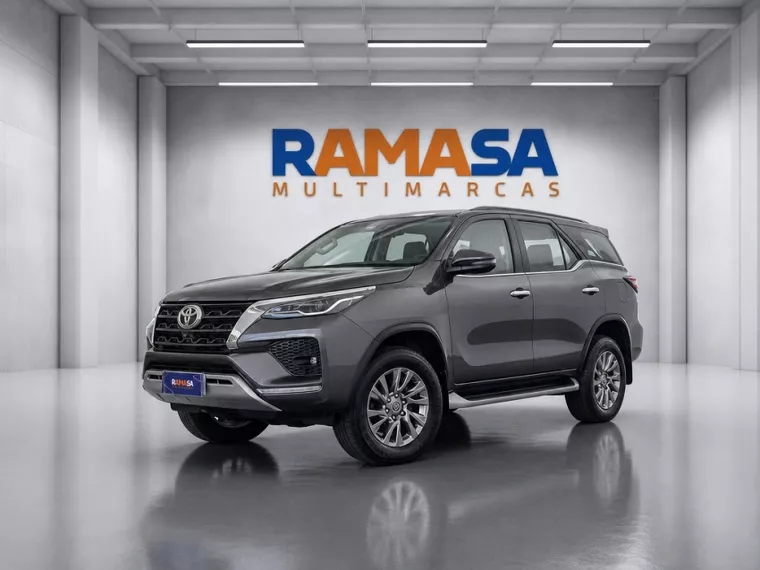 Toyota Hilux Sw4 2.8 D-4D TURBO DIESEL SRX 4X4 AUTOMÁTICO 2024