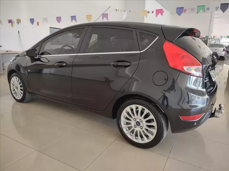 Ford Fiesta Preto 4