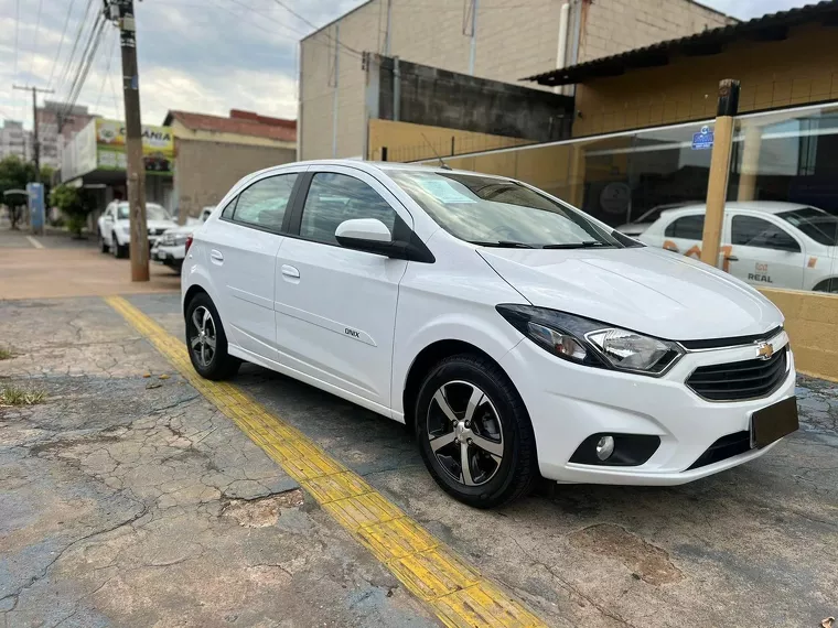 Chevrolet Onix Prata 2