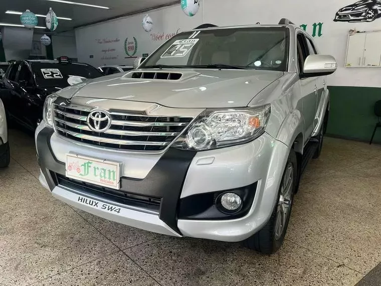 Toyota Hilux Prata 5