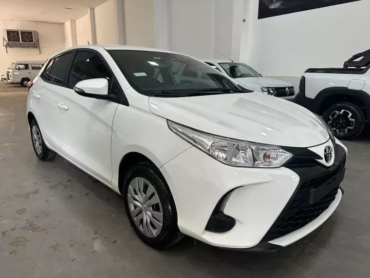 Toyota Yaris Branco 3