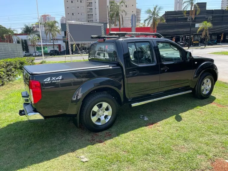 Nissan Frontier Preto 10