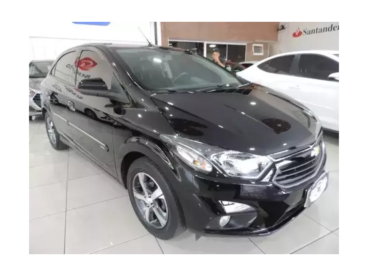 Chevrolet Onix Preto 6