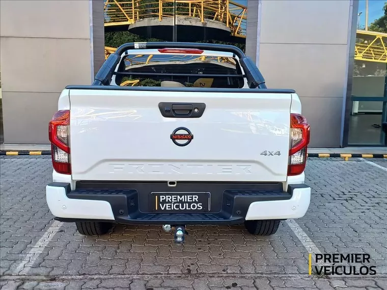 Nissan Frontier Branco 9