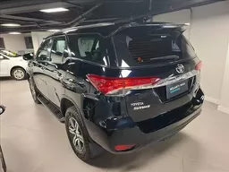 Toyota Hilux SW4
