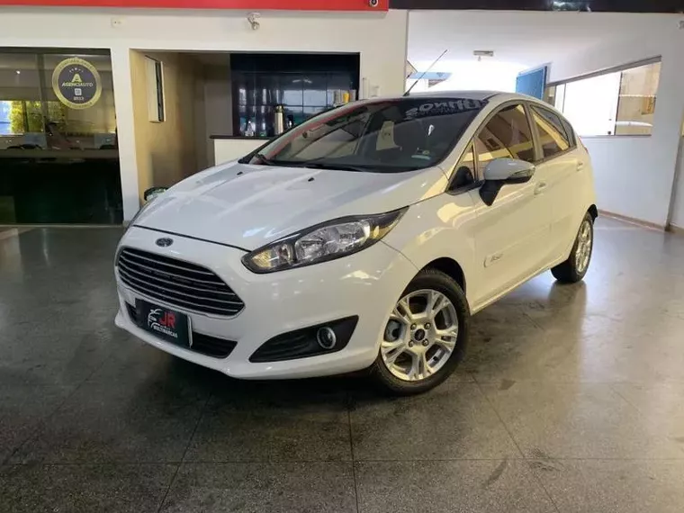 Ford Fiesta Branco 11