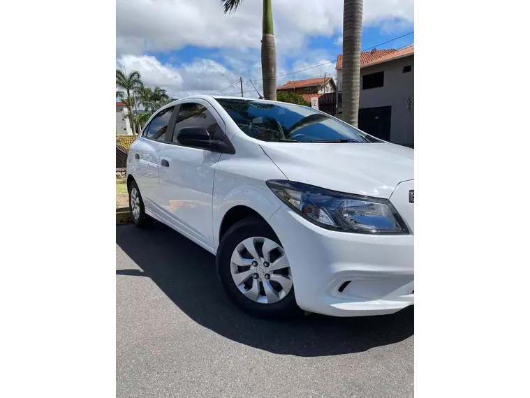 Chevrolet Onix Branco 8