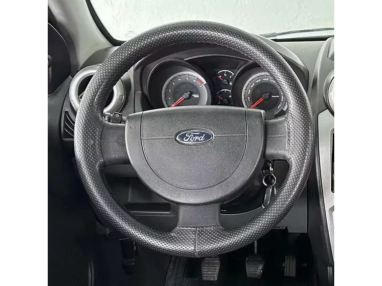 Ford Fiesta Prata 17