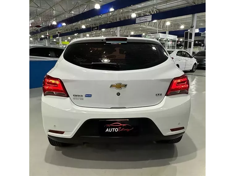 Chevrolet Onix Branco 2