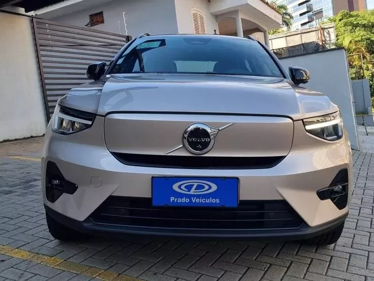 Volvo XC40 Prata 1