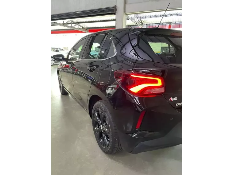 Chevrolet Onix Preto 9