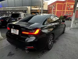BMW 320i