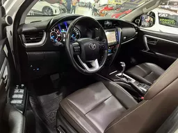 Toyota Hilux SW4