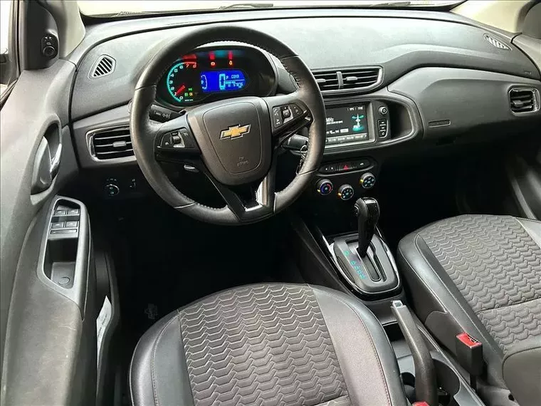 Chevrolet Onix Preto 4