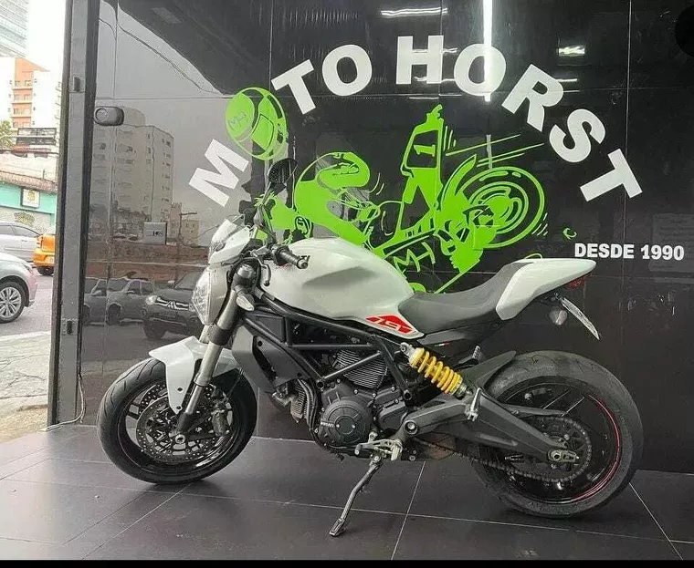 Ducati Monster Branco 1