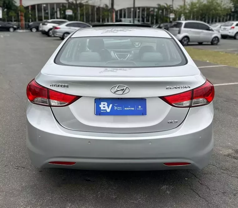 Hyundai Elantra Prata 17