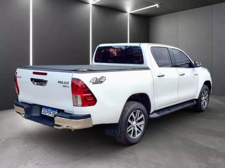 Toyota Hilux Branco 12