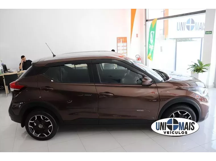 Nissan Kicks Marrom 9