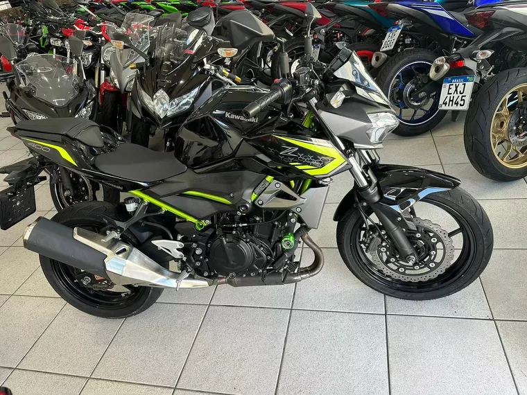 Kawasaki Z Cinza 7