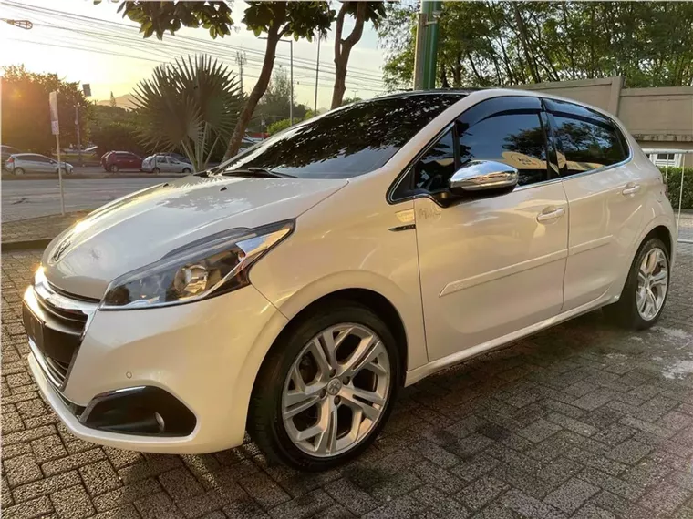 Peugeot 208 Branco 7