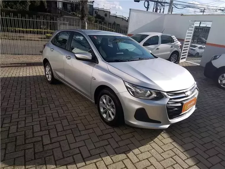 Chevrolet Onix Prata 8