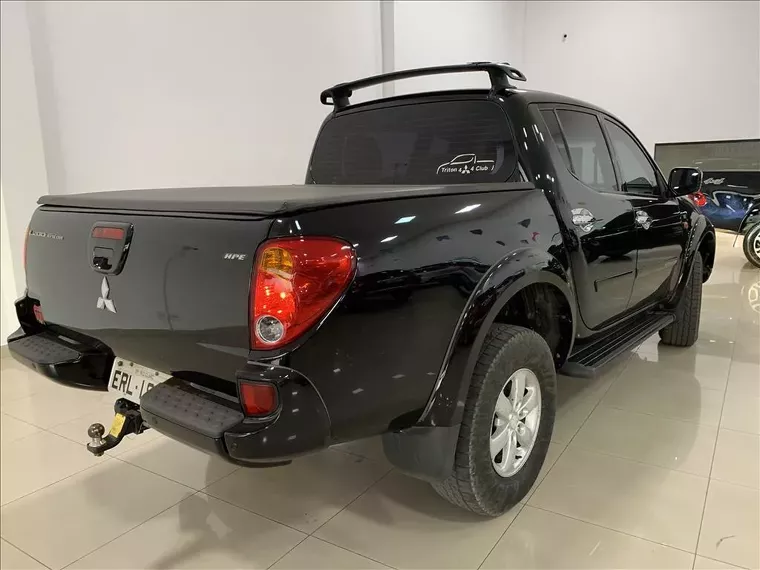 Mitsubishi L200 Triton Preto 15