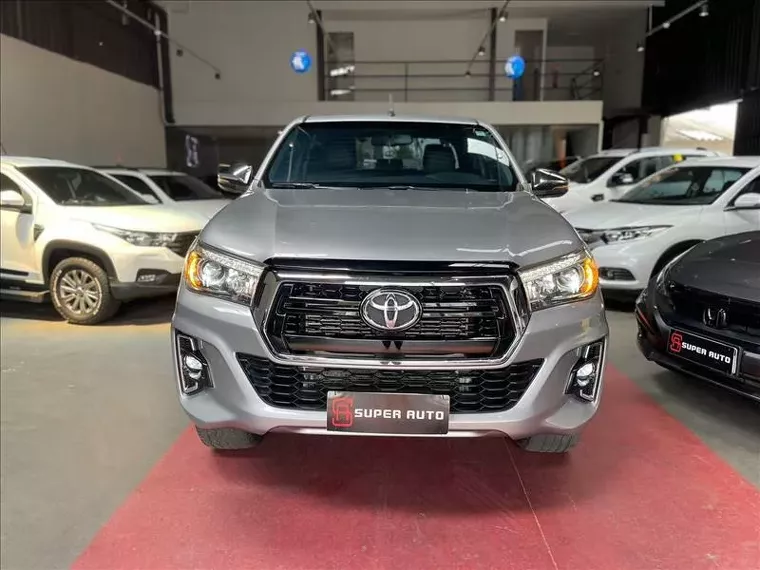 Toyota Hilux Prata 9