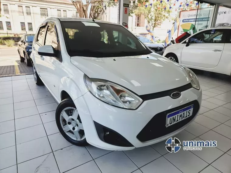 Ford Fiesta Branco 10