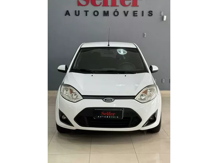 Ford Fiesta Branco 4