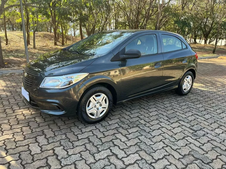 Chevrolet Onix Cinza 8