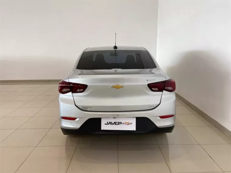 Chevrolet Onix Prata 7