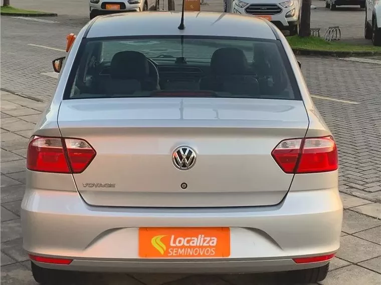 Volkswagen Voyage Prata 2