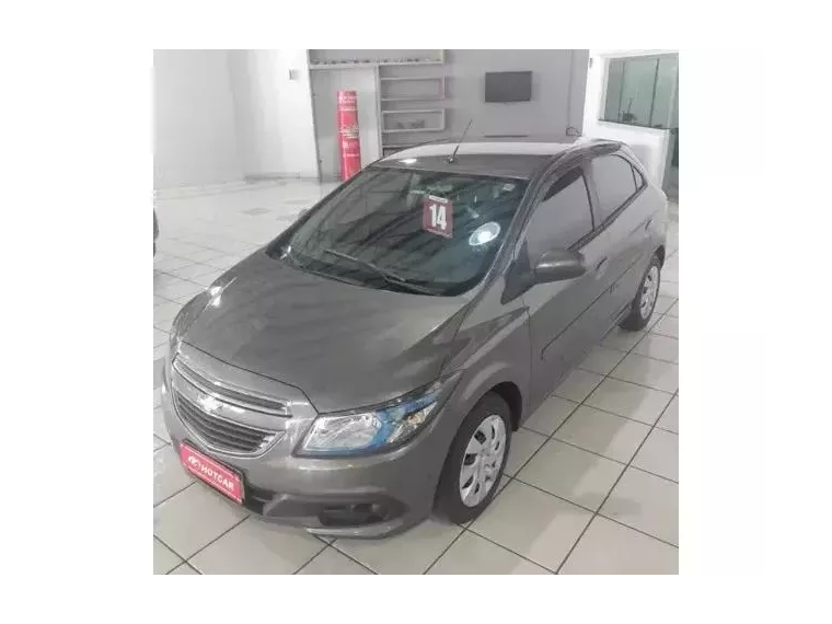 Chevrolet Onix Cinza 2